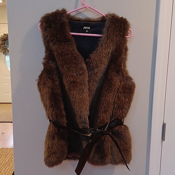 APT.9. Faux fur vest. Size M. - Picture 1 of 6